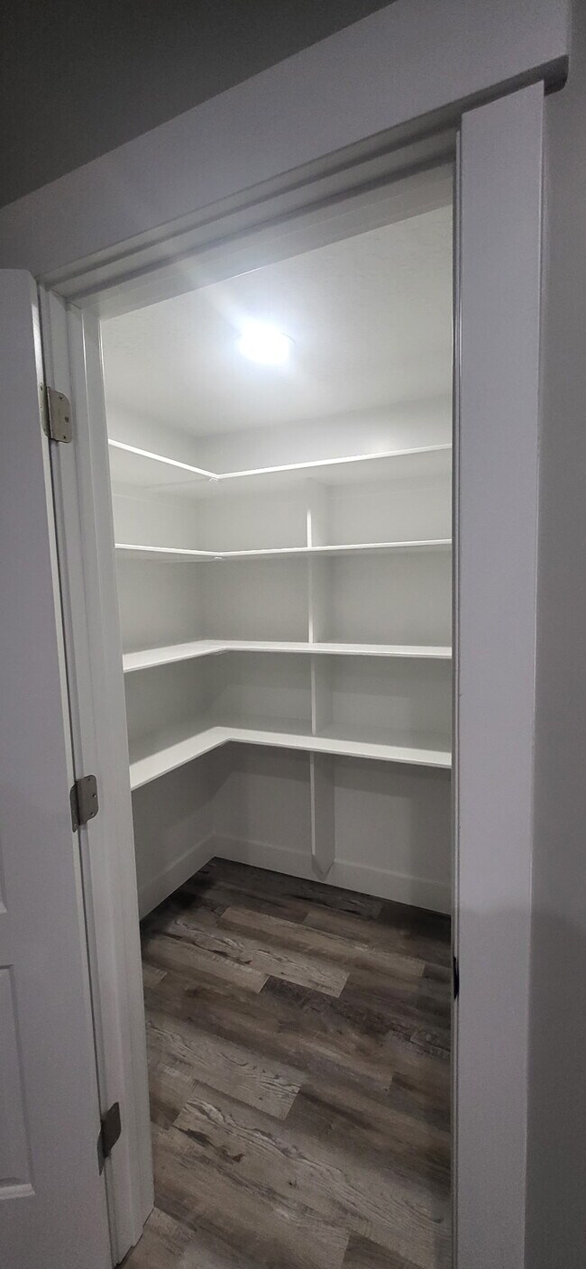 Building Photo - 393 S Cor Vw Dr