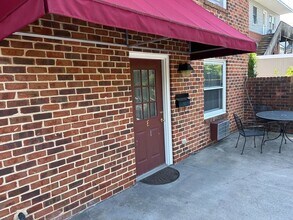 Building Photo - 1347 S Main St