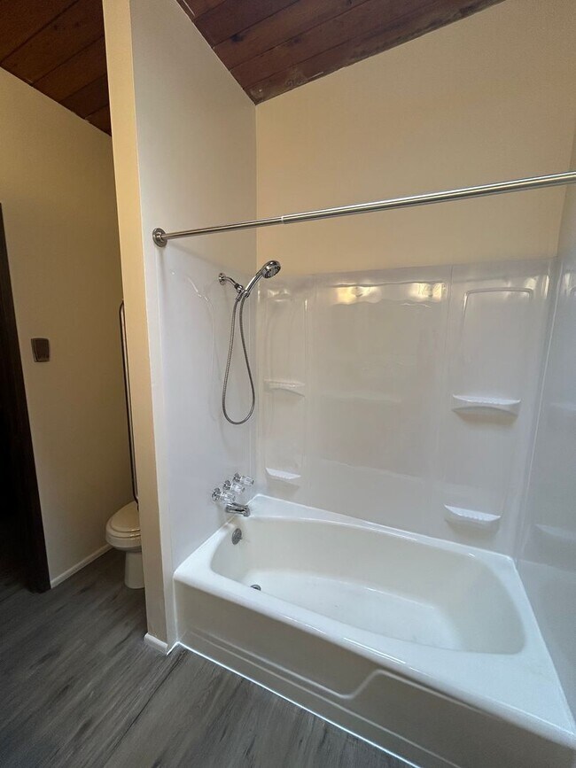 Building Photo - MOORE