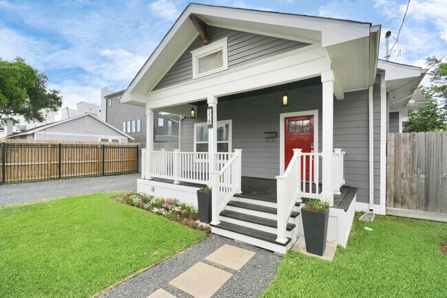 Primary Photo - 318 Ennis St