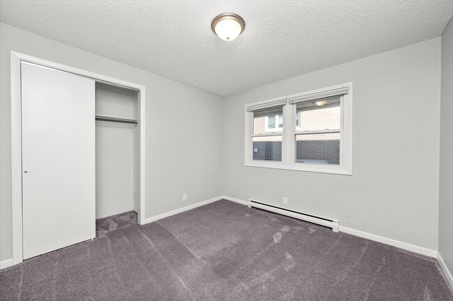 Building Photo - 609 E 3rd St