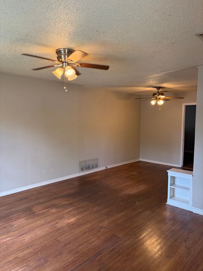 Building Photo - 1920 Windsor Ave