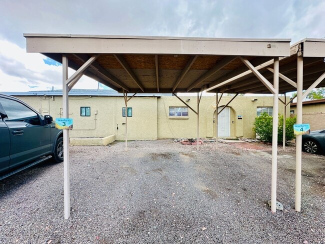 Building Photo - RogerRd237-243