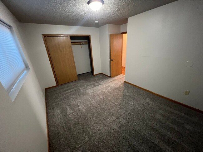 Building Photo - Large 3 bedroom apartment close to Sawyer Elementary, great for families