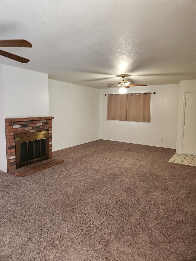 Building Photo - 14404 N 57th Dr