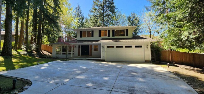 Building Photo - 2417 Sahalee Dr W