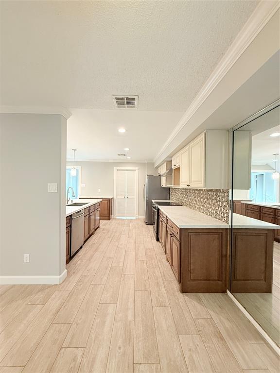 Building Photo - 9398 Beechnut St