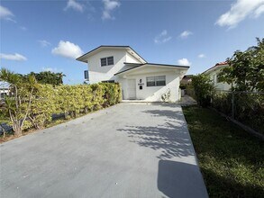 Building Photo - 8860 SW 32nd St