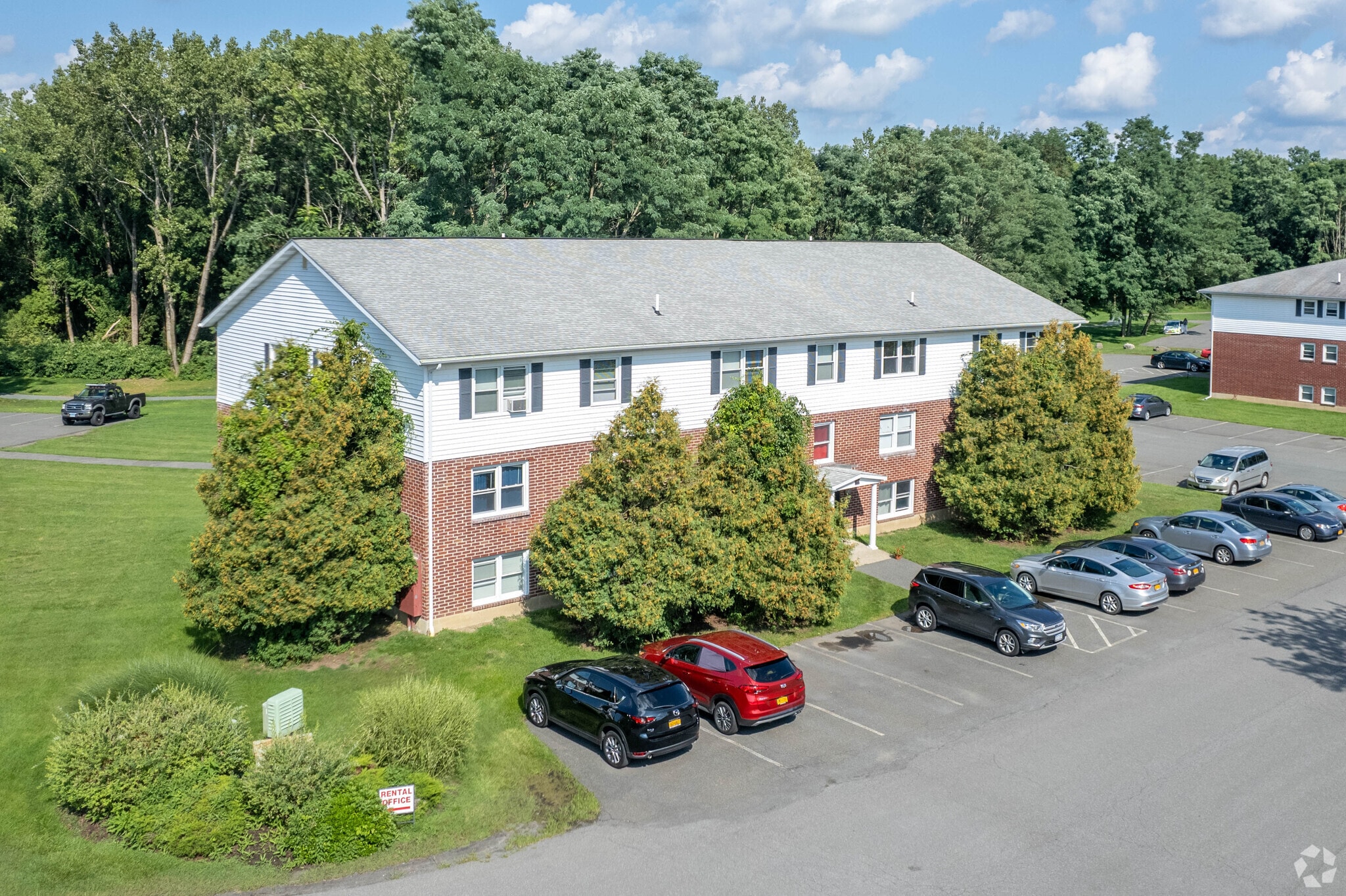 Country Gardens grounds - Country Garden Apartments