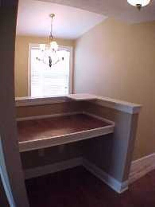 Building Photo - 3 Bedroom 2 Bath Cottage Style Home with Large Den