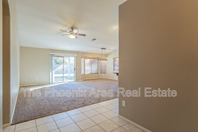 Building Photo - 251 W Windsor Dr