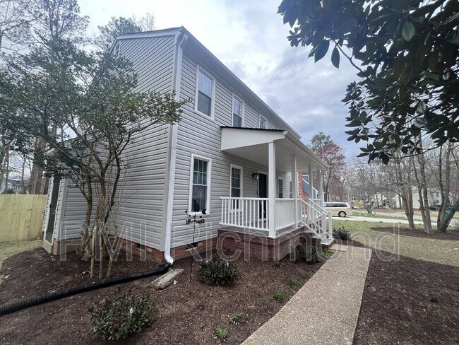 Building Photo - 9007 Covewood Rd