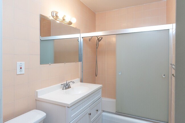 Building Photo - 3 Bedroom + 2 Bathroom Duplex | Silverstrand | Oxnard | Unfurnished