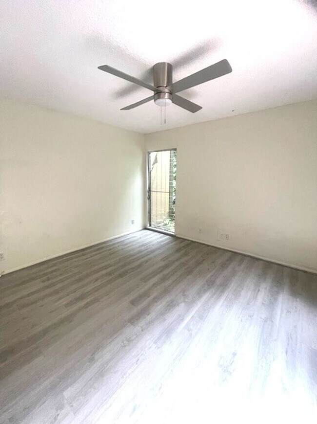 Building Photo - Beautiful 4 bed/ 2 bath/ 2 parking In Kaneohe