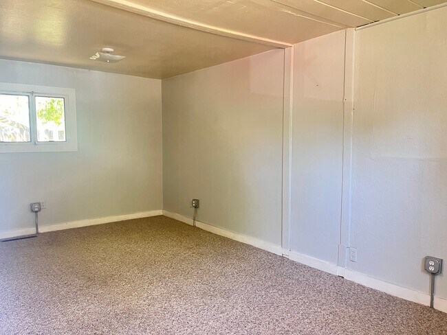 Building Photo - 1206 W Tomichi Ave