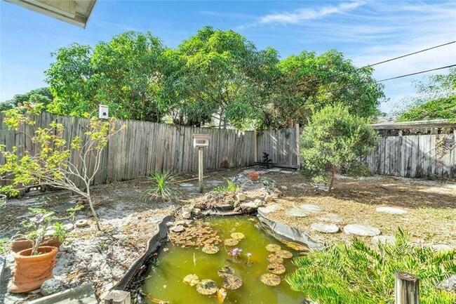 Building Photo - 4541 NE 6th Terrace