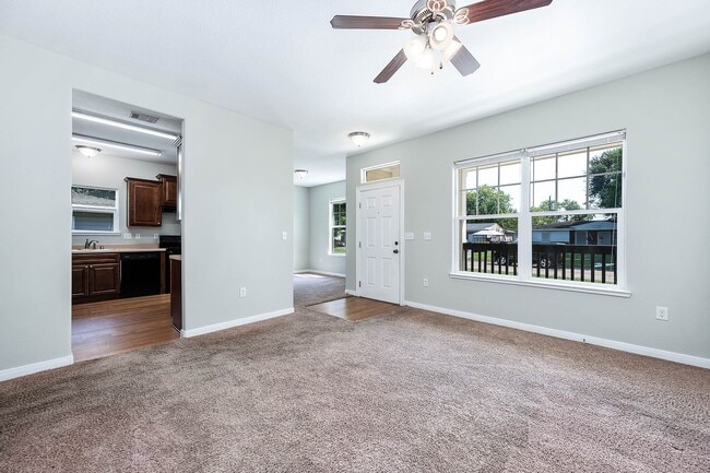 Building Photo - 1530 1st Ave N