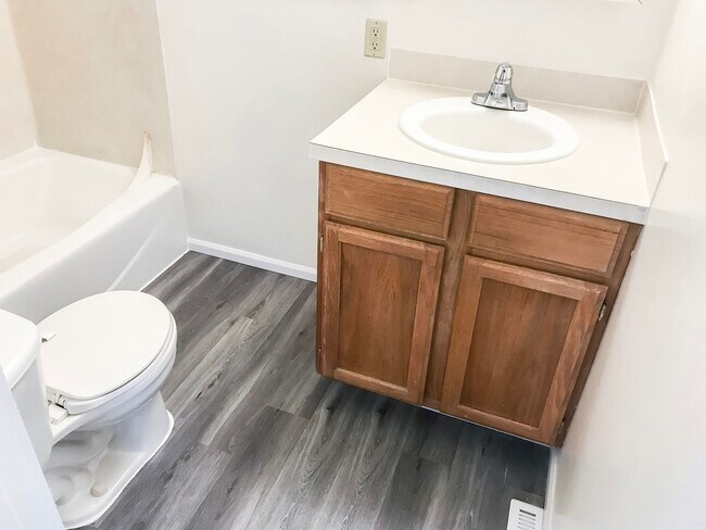 Building Photo - 917/ 917.5 West A St