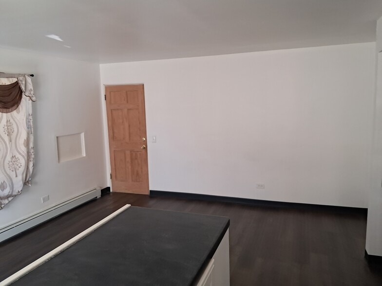 Living room - 1727 Lincoln St