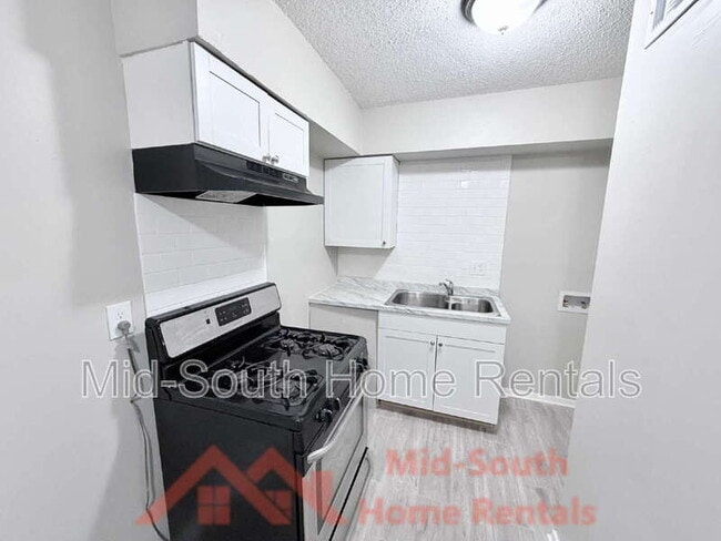 Building Photo - 139 N Claybrook St