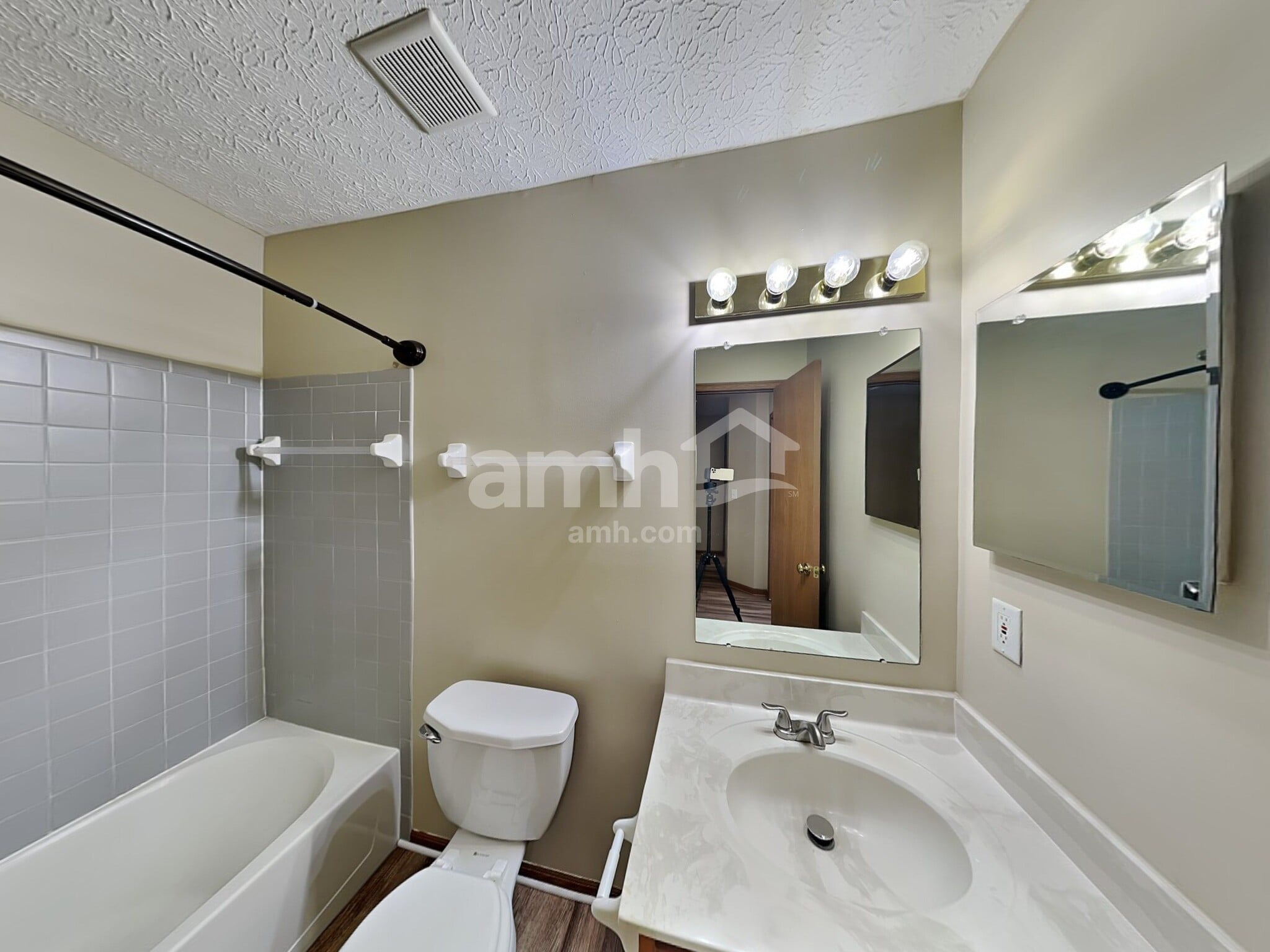 Building Photo - 1333 Sandrell Dr