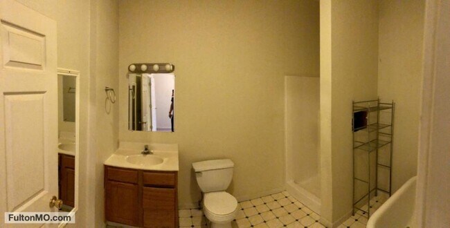 Building Photo - 301 West 5th Street Apartment A