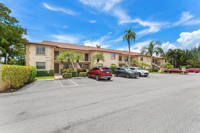 Building Photo - 1502 Pinecrest Cir