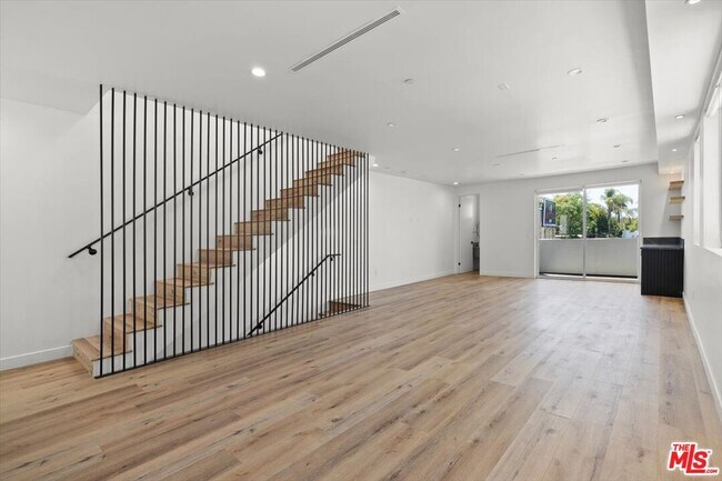 Building Photo - 839 N McCadden Pl