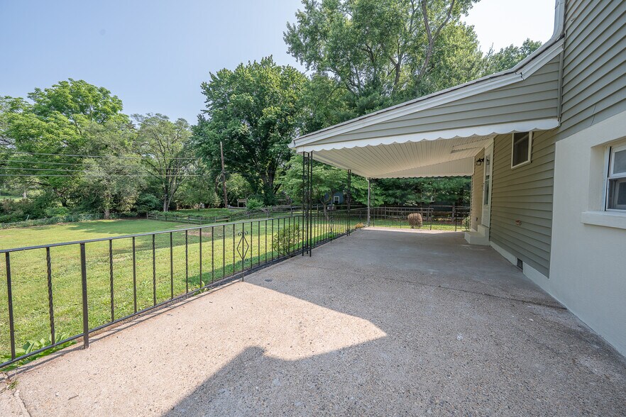Building Photo - 503 Poplar Rd