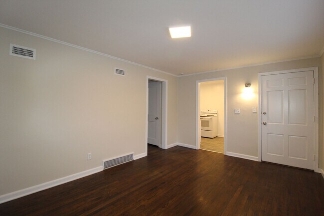 Building Photo - February FREE On This 1 Bedroom 1 Bath Duplex in Navy Hill Area in Olathe