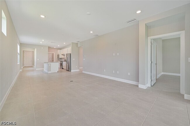 Building Photo - 42218 Edgewater Dr