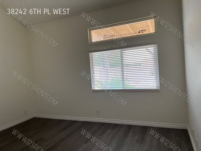 Building Photo - 38242 6th Pl W