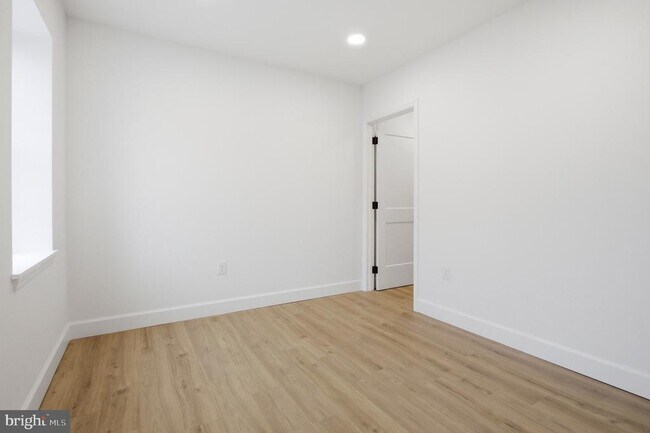 Building Photo - 100 W Front St