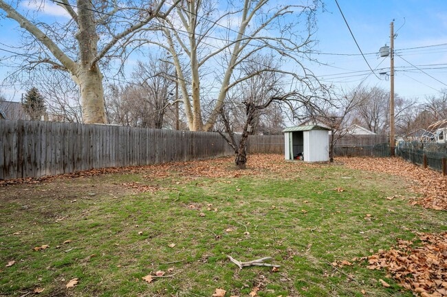 Building Photo - Enjoy a move-in ready home with brand new ...