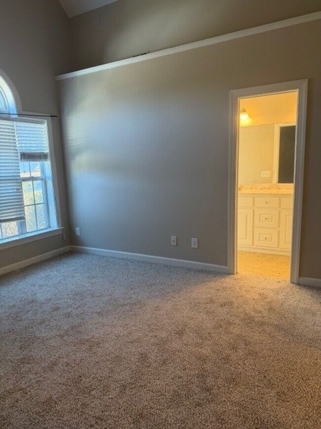 Building Photo - 105 Tillage Pl