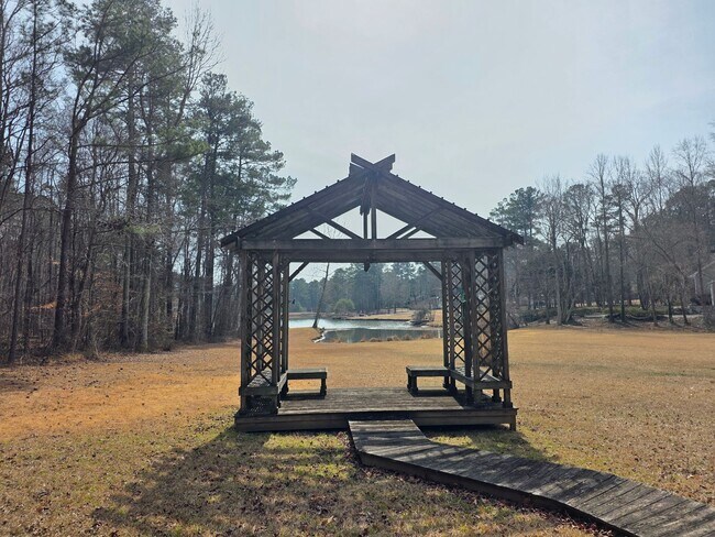 Building Photo - Private 4 bed 3 bath home located in Marietta on 4.5 acres