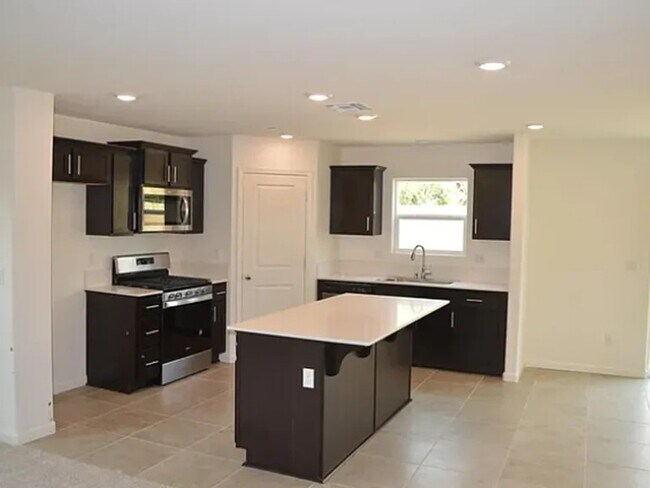 Building Photo - 765 Jessie Dr