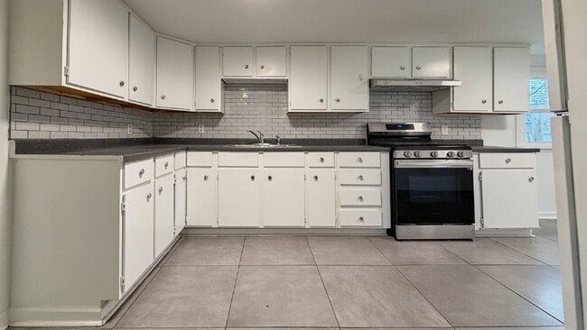 Building Photo - For Rent: 3+ BR, 3BA house. (Please speak with us before applying.)