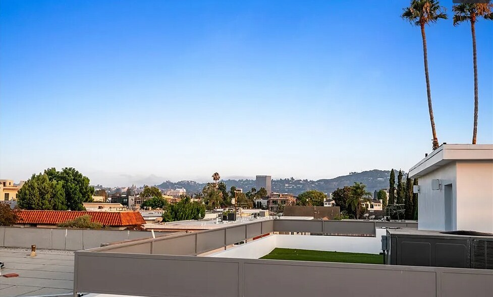 Building Photo - 10857 Morrison St