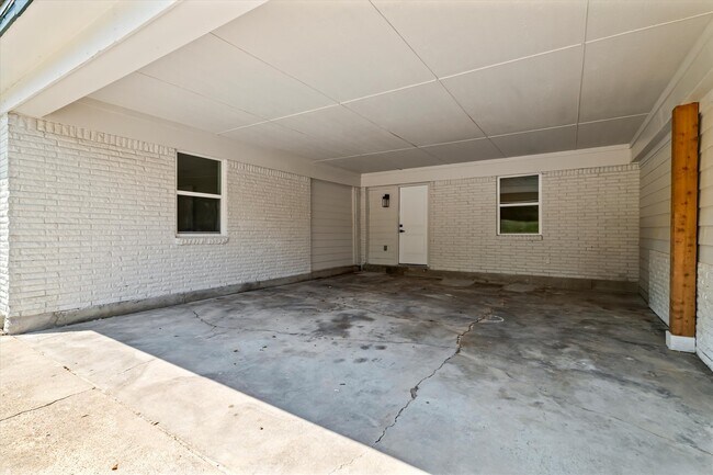 Building Photo - 8500 Gibbs Dr