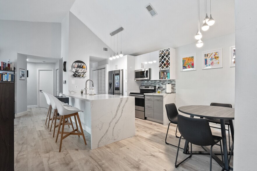 Open concept living and dining area - 15770 SW 104th Ter