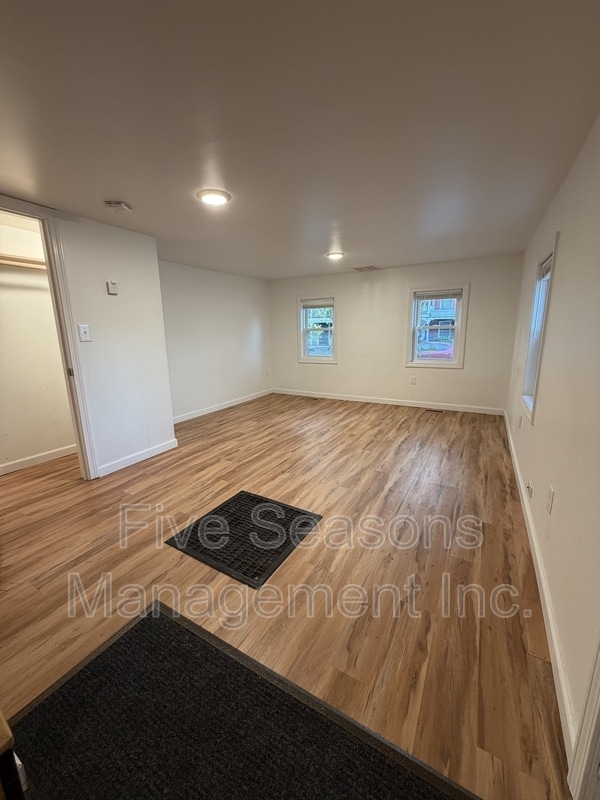 Building Photo - 124 N Winooski Ave