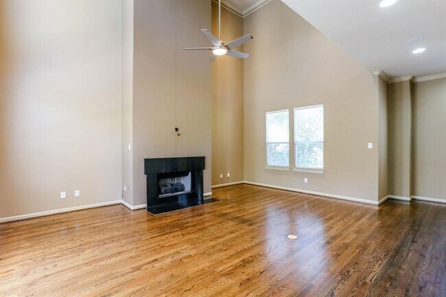 Building Photo - Stylish 3-Bedroom Home in Prime Houston Location!