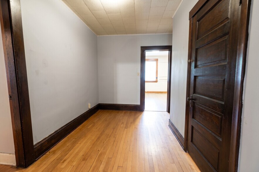 Building Photo - 410 W Mifflin St