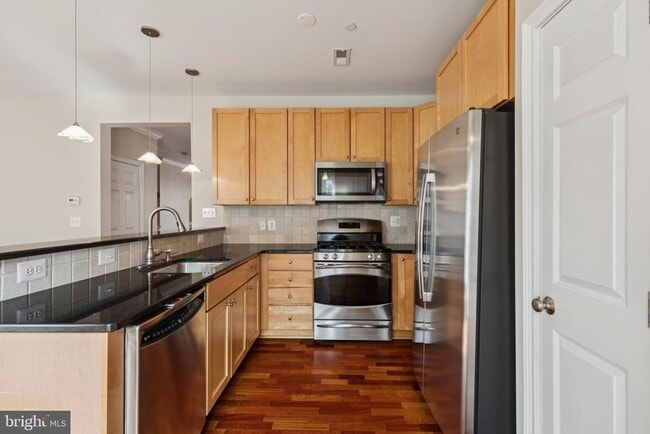 Building Photo - 105 Captains Way