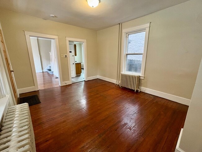 Building Photo - 2 Bedroom 1 Bathroom in Lancaster City!