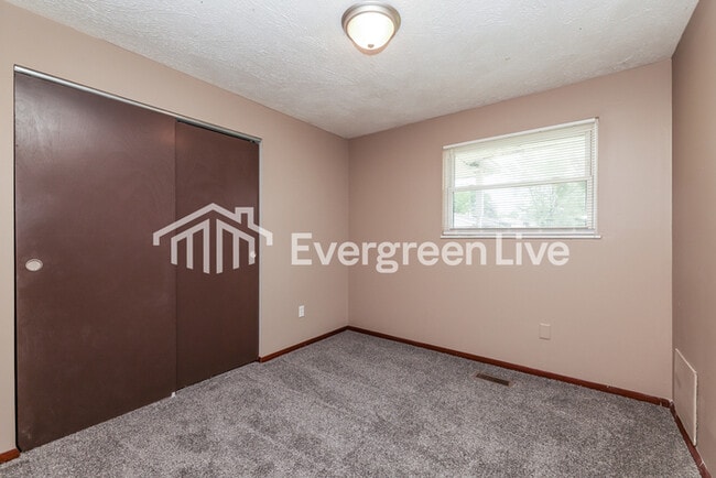 Building Photo - 1101 Rossiter Dr