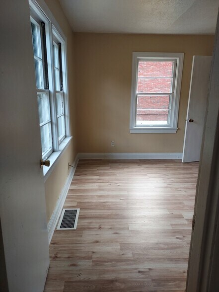 Bedroom #1 front entry - 4848 Brenda Dr