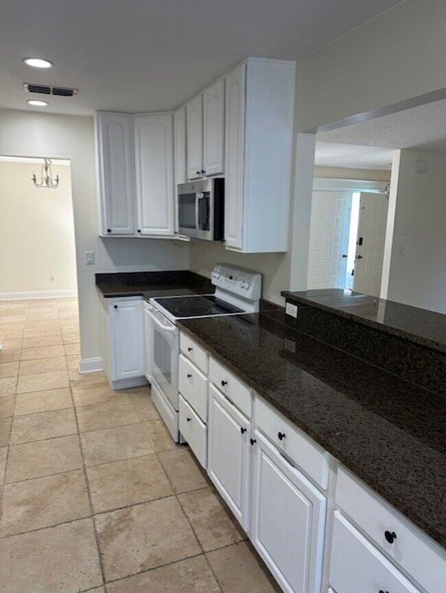 Building Photo - Beautiful Home in desirable River Gate!!!