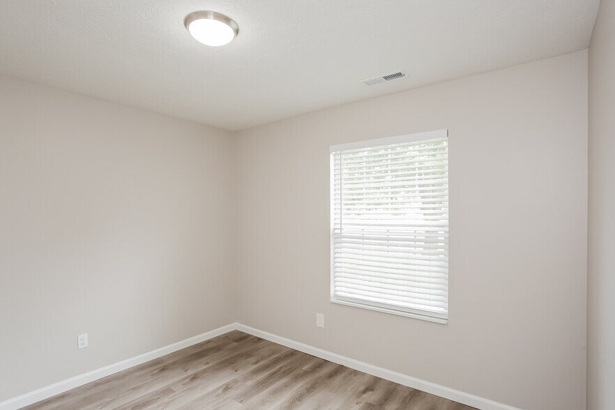 Building Photo - 5620 Willowridge Ct